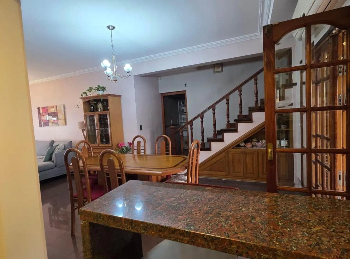 CASA EN VENTA FLORENCIO VARELA CON OFICINA 4