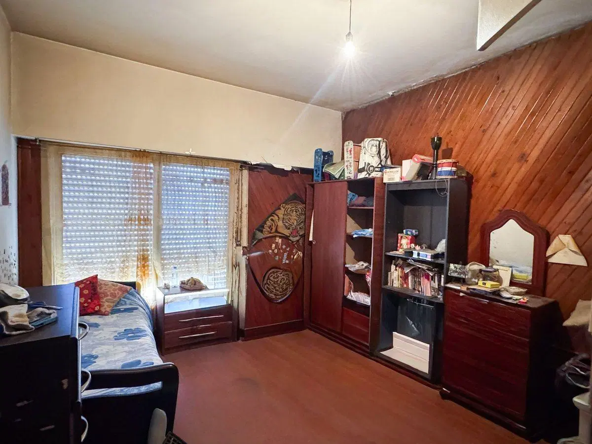 VENTA CASA 3 AMBIENTES CON PATIO Y COCHERA QUILMES 5