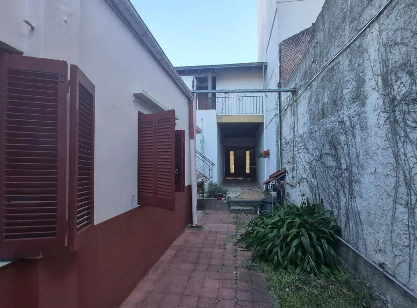 LOCALES CON DEPARTAMENTO Y CASA EN BERAZATEGUI 8
