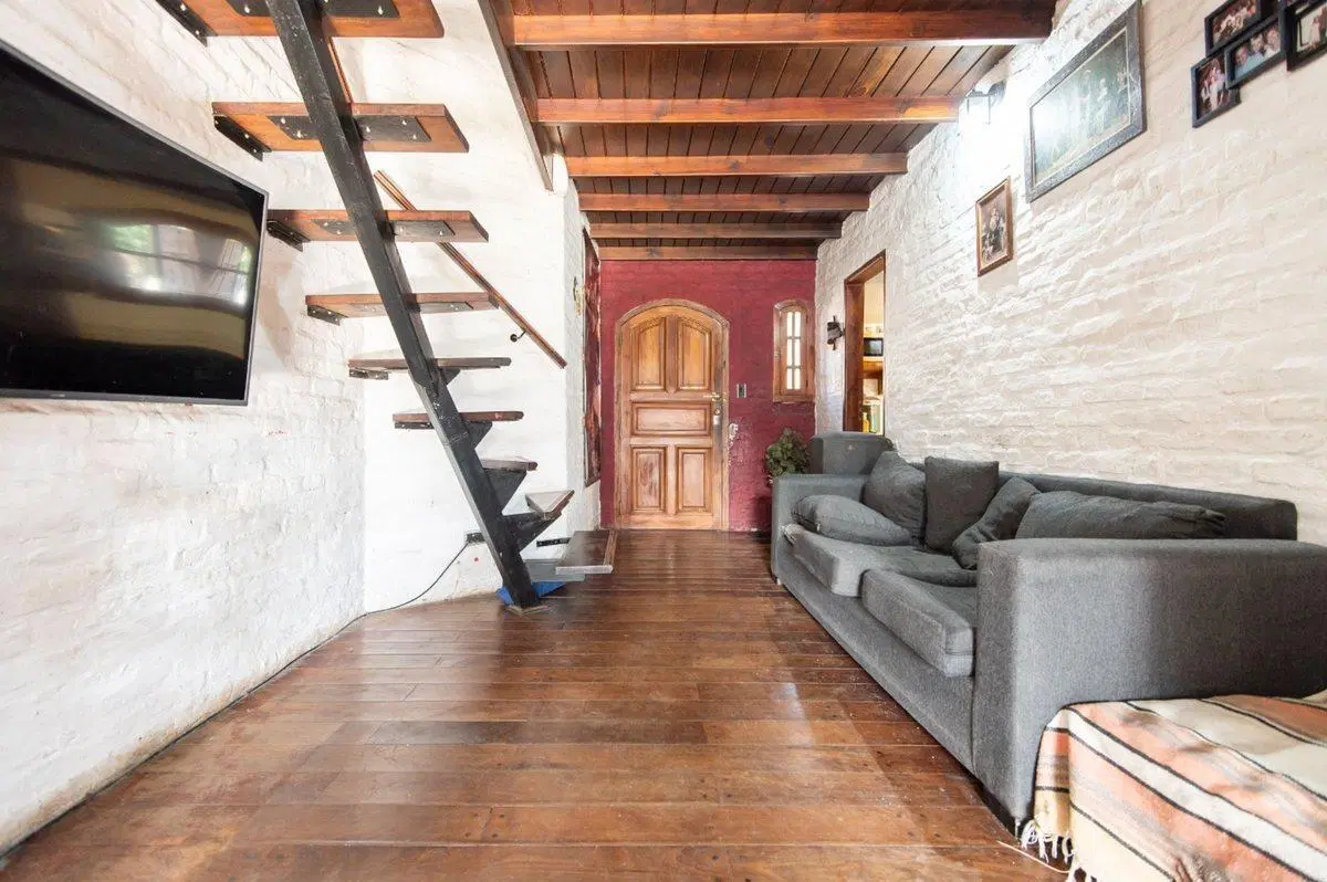 Venta Casa 5 Ambientes con Pileta en Quilmes 5