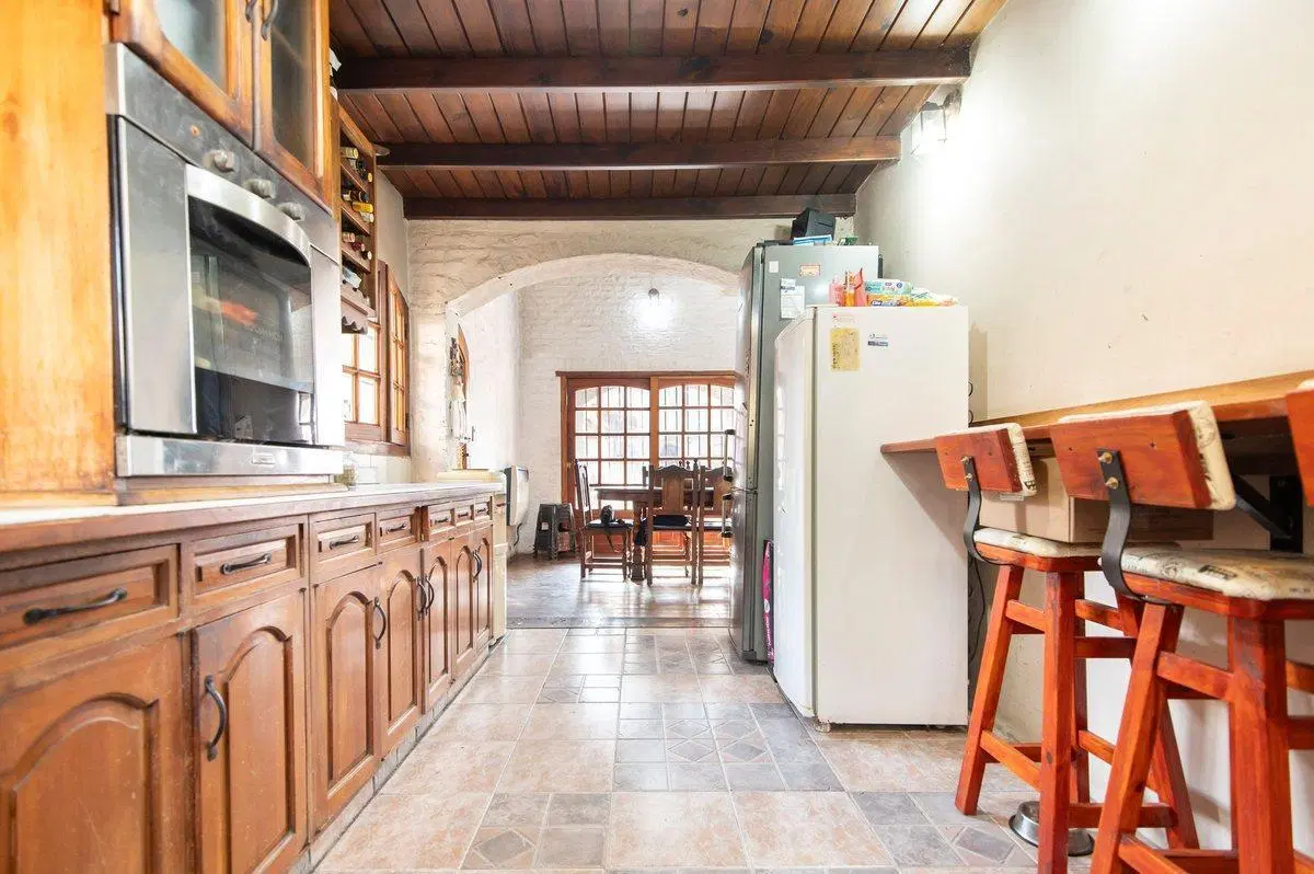 Venta Casa 5 Ambientes con Pileta en Quilmes 4