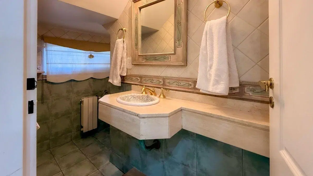 Casa en venta Abril Club de Campo 7amb Berazategui 2