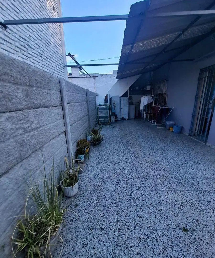 VENTA PH al frente, 3 amb.  patio terraza. Bernal 8