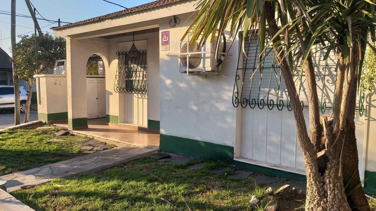 VENTA CASA 3 AMBIENTES COCHERA QUILMES 5