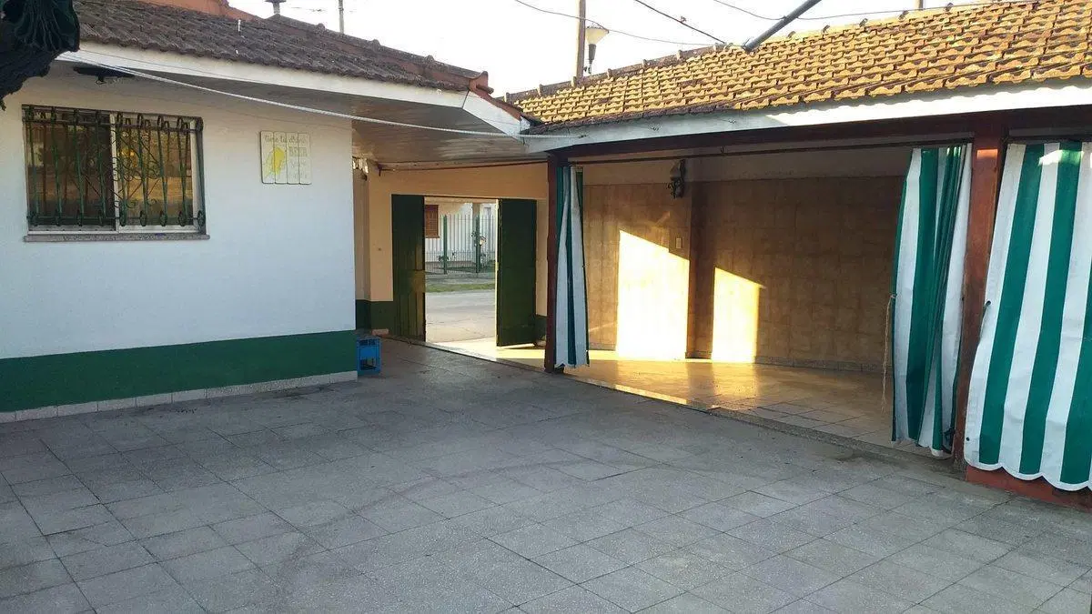 VENTA CASA 3 AMBIENTES COCHERA QUILMES 3