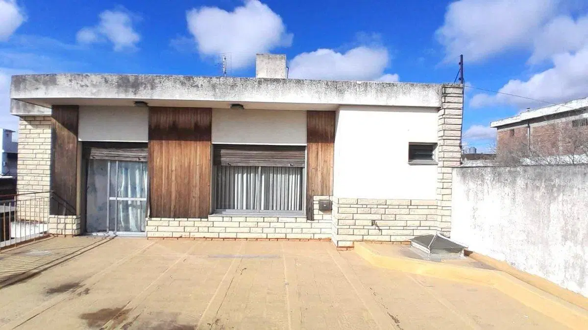 CASA  5 AMBIENTES CON LOCAL CRUCE VARELA 4