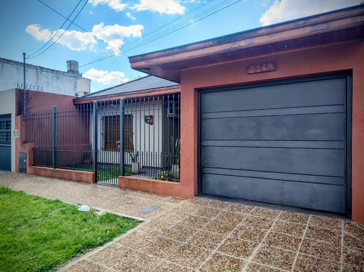 Casa 3 amb en Quilmes Oeste con Parque y Cochera 8