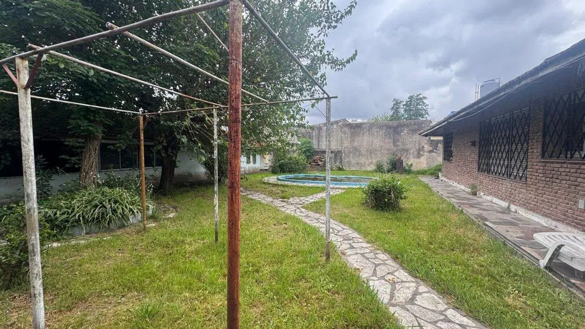 CASA EN VENTA A REFACCIONAR CRUCE DE VARELA 4