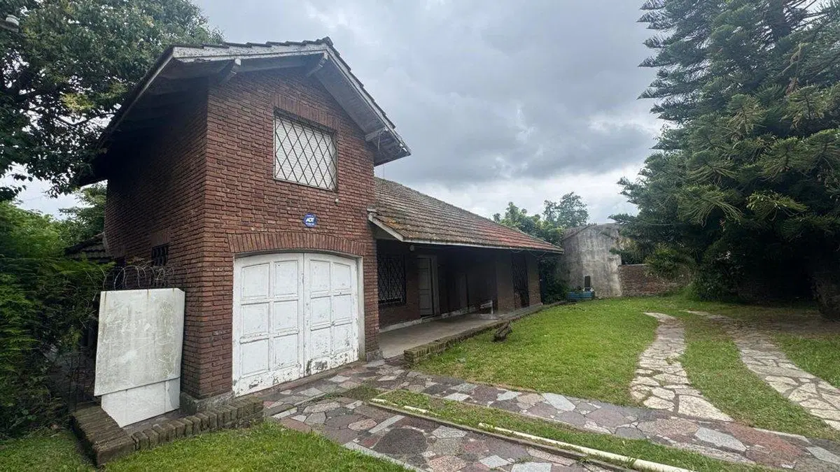 CASA EN VENTA A REFACCIONAR CRUCE DE VARELA 5