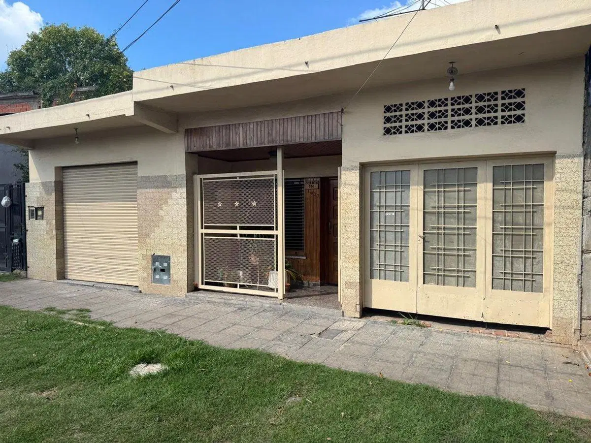 CASA 3 AMBIENTES  CON PATIO FLORENCIO VARELA 3