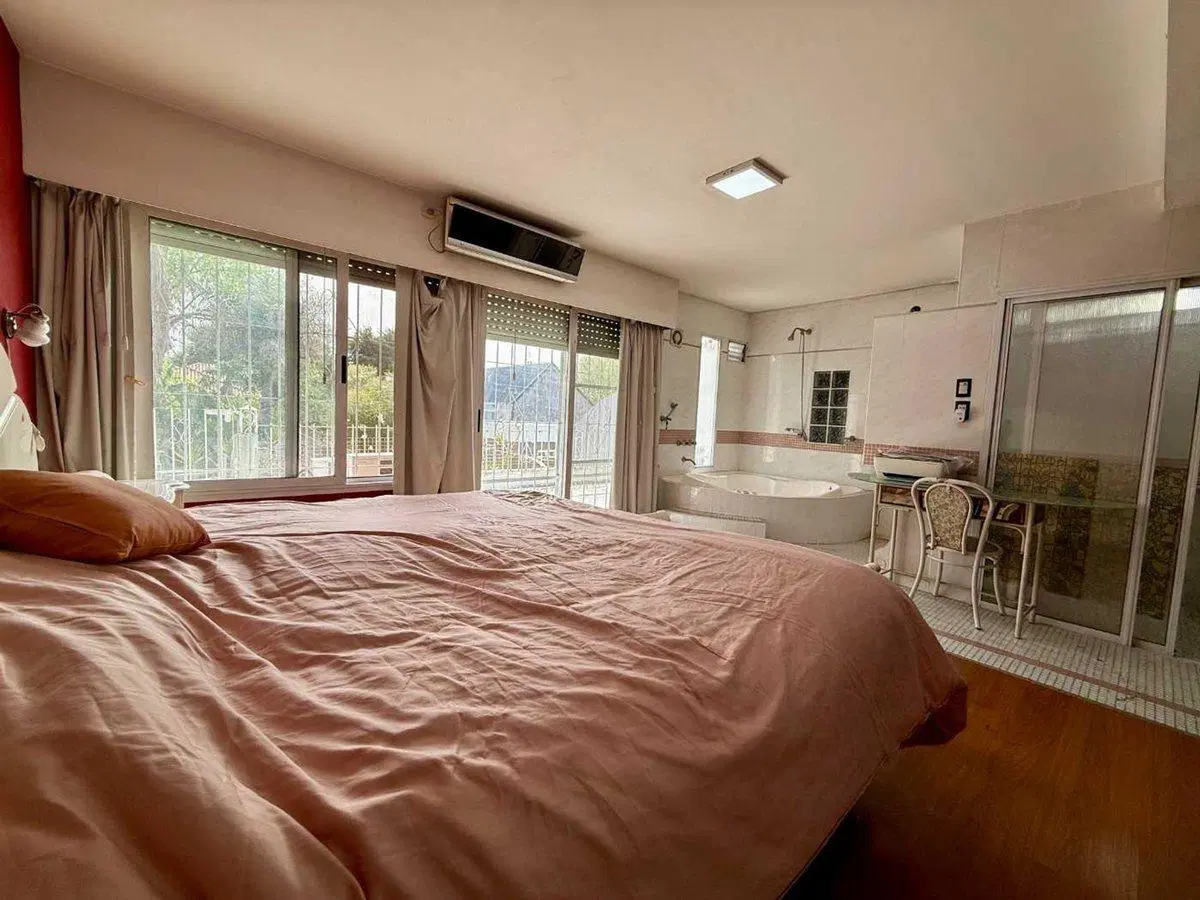 CASA EN VENTA QUILMES 8