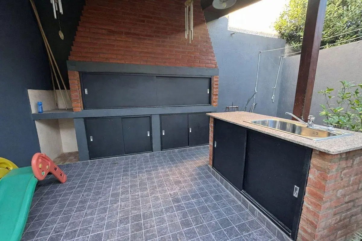 VENTA CASA 7 AMBIENTE, COCHERA Y PARQUE, BERNAL 8