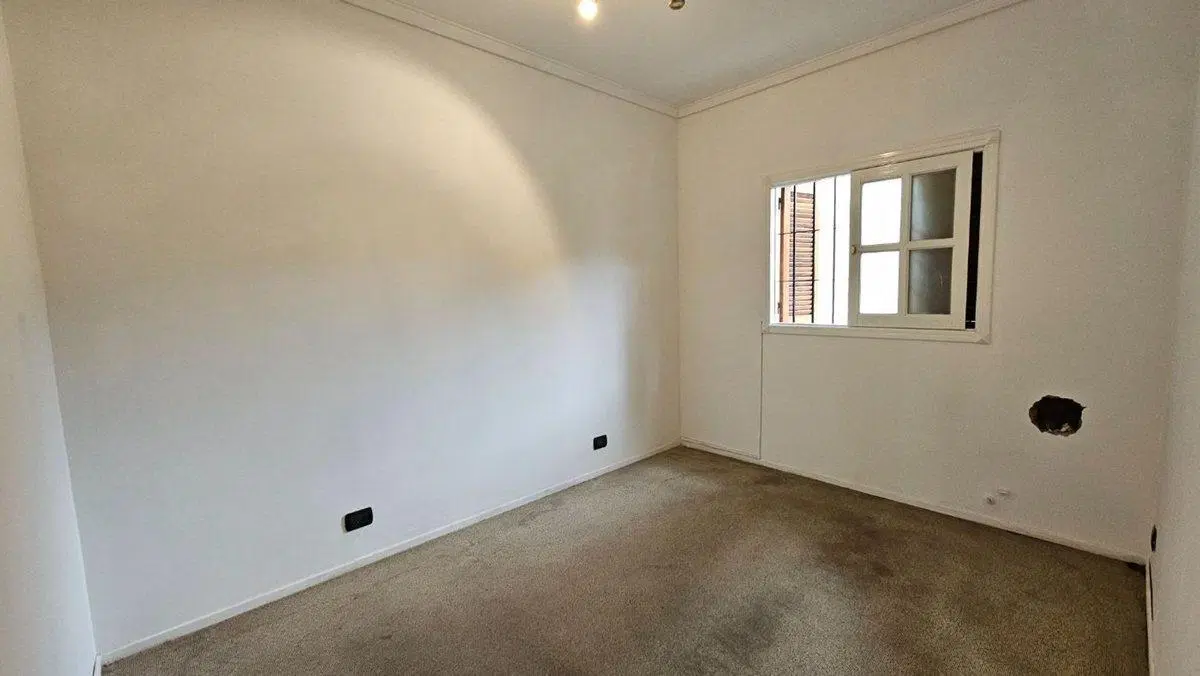 VENTA CASA 3 AMBIENTES C/ JARDIN Y COCHERA QUILMES 3