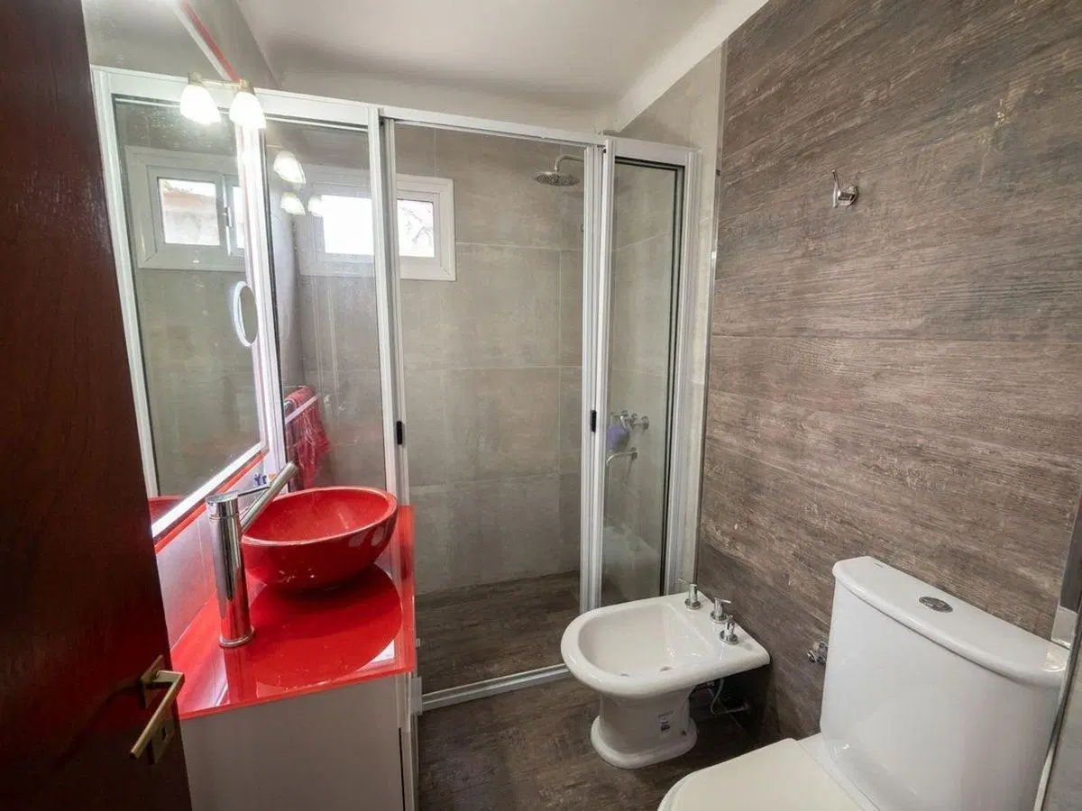 Casa en Venta 4 ambientes con pileta / Wilde 5