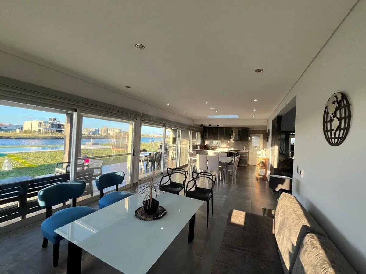 Venta Casa a la laguna en Sebastian Gaboto 5