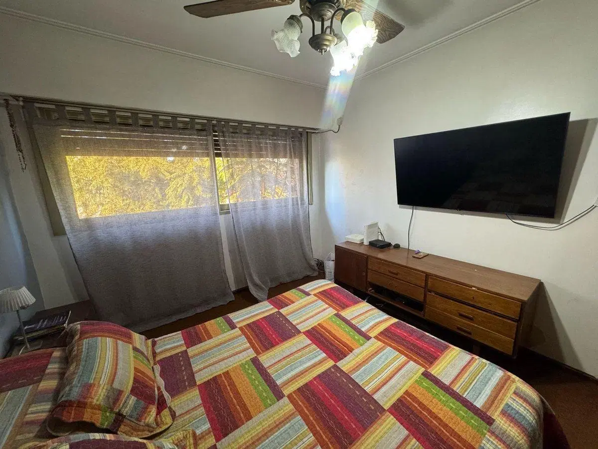 CASA VENTA  BERAZATEGUI 6 AMBIENTE COCHERA PILETA 8