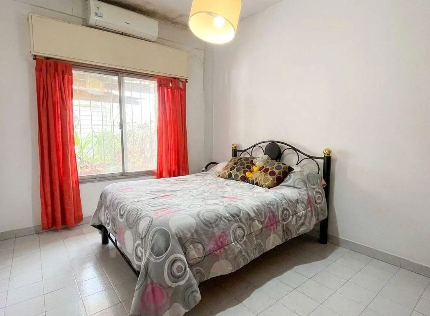 Venta- Casa 5 amb. Bernal- COCHERA Y PARRILLA 2