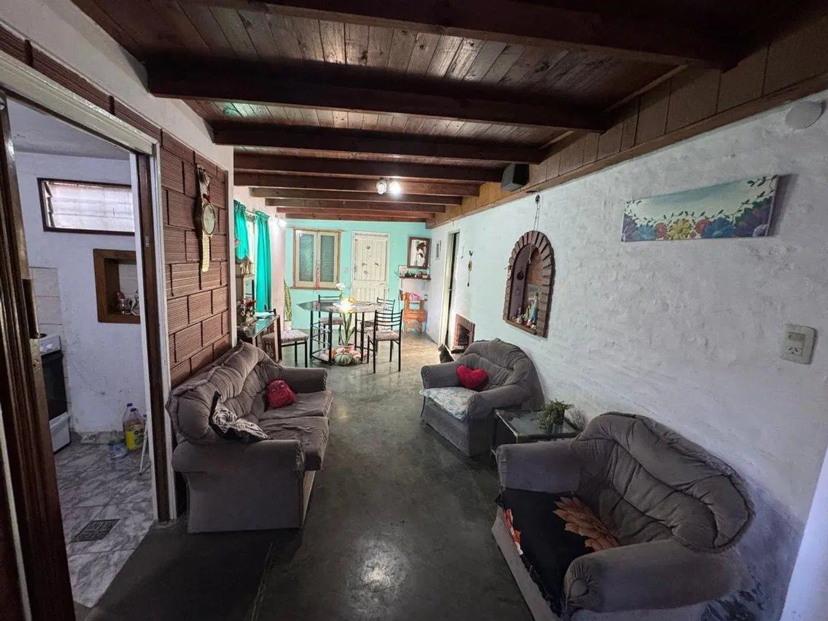 Venta Casa 3 ambientes con patio  Florencio Varela 2