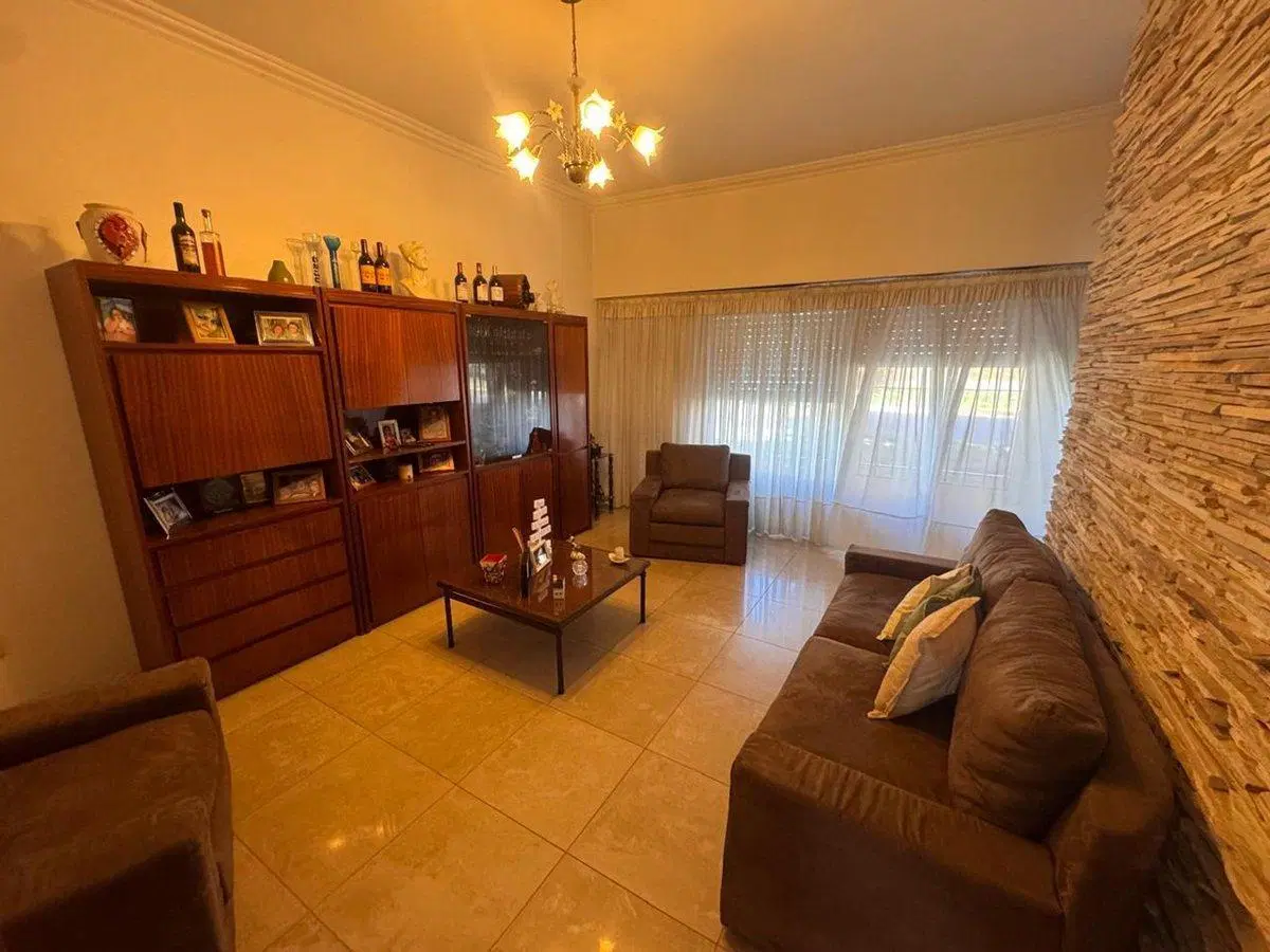 VENTA CASA 4 AMBIENTES EZPELETA 1
