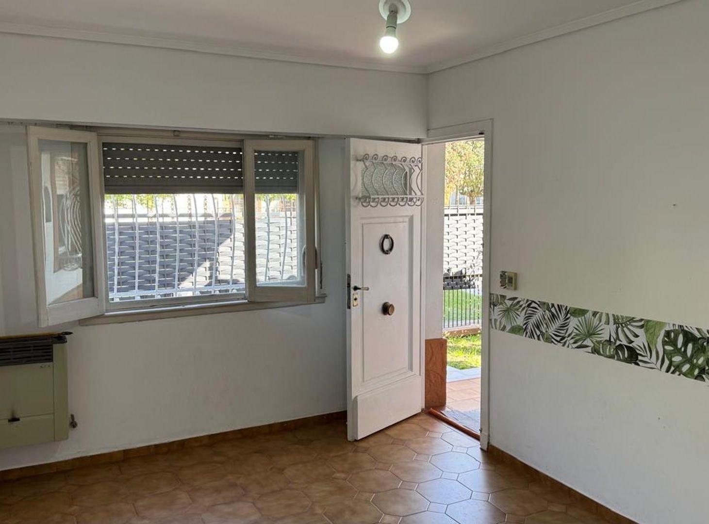 Foto de Casa 3 ambientes con patio Quilmes Oeste, imagen 5