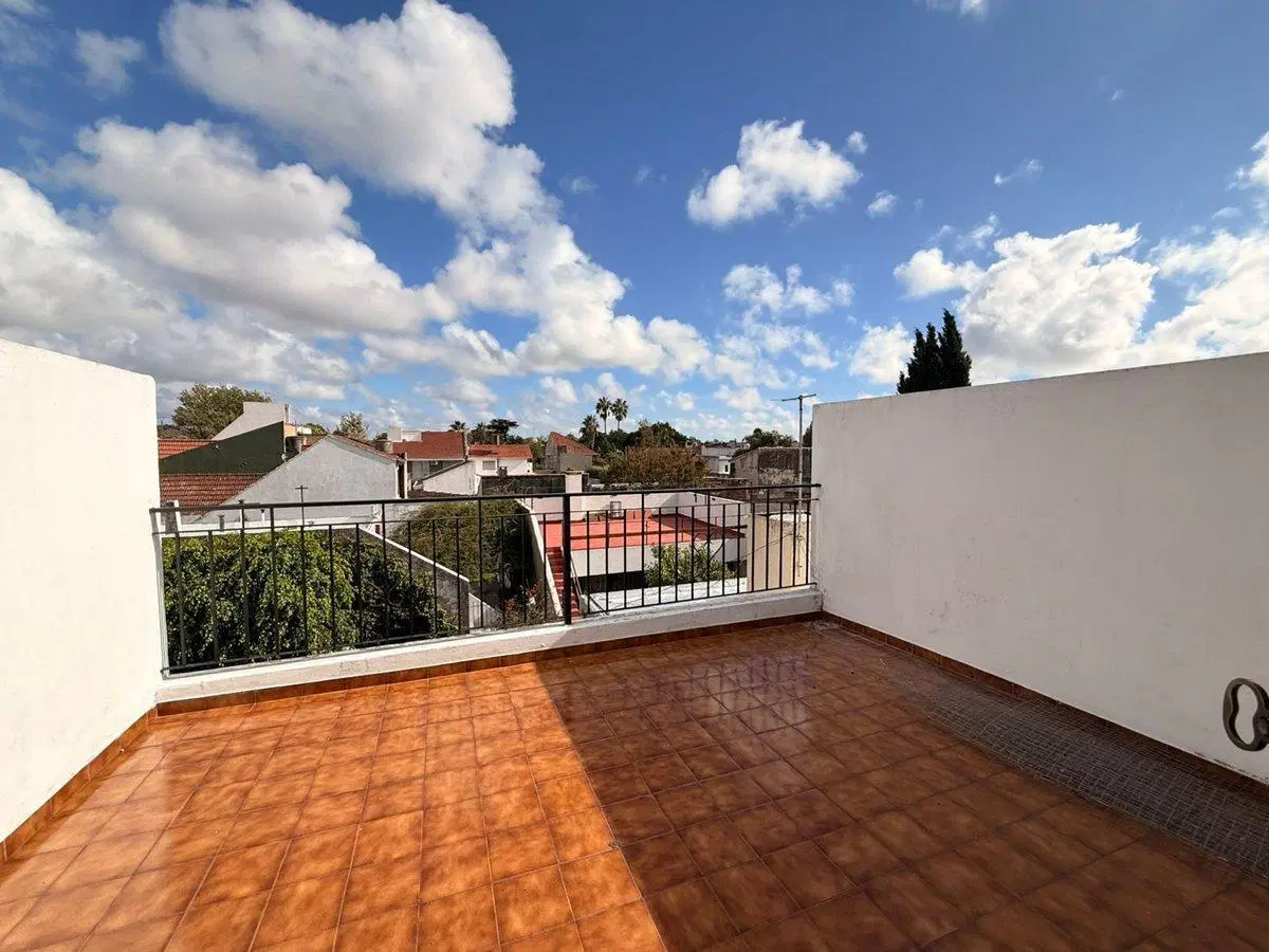 VENTA DUPLEX 4 AMB c PATIO Y COCHERA QUILMES CRED. 3