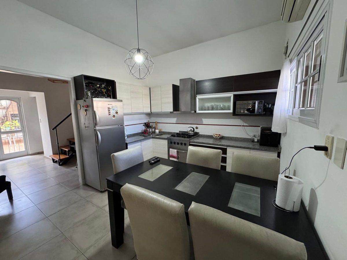 Foto de VENTA CASA 4 AMB CON COCHERA BARRIO PARQUE BERNAL, imagen 4