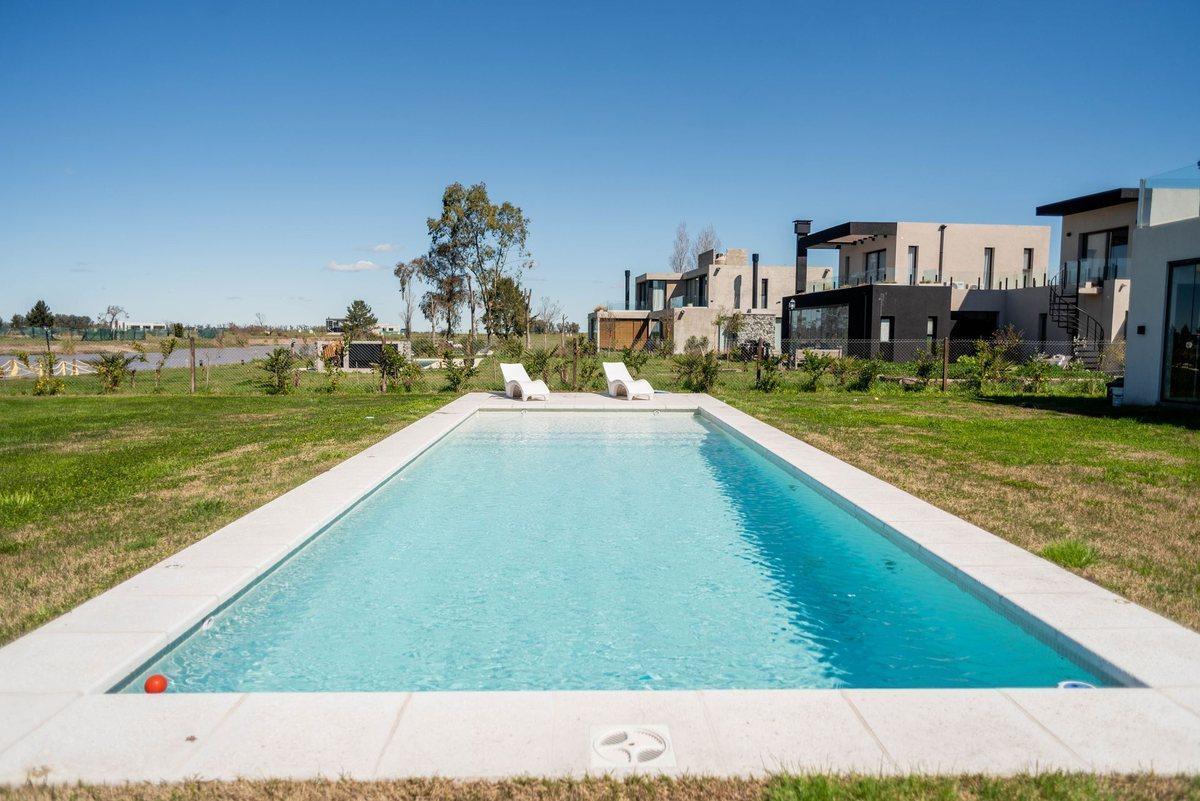 Foto de CASA EN VENTA AREA 60 7 AMB BARRIO LA VICTORIA, imagen 5