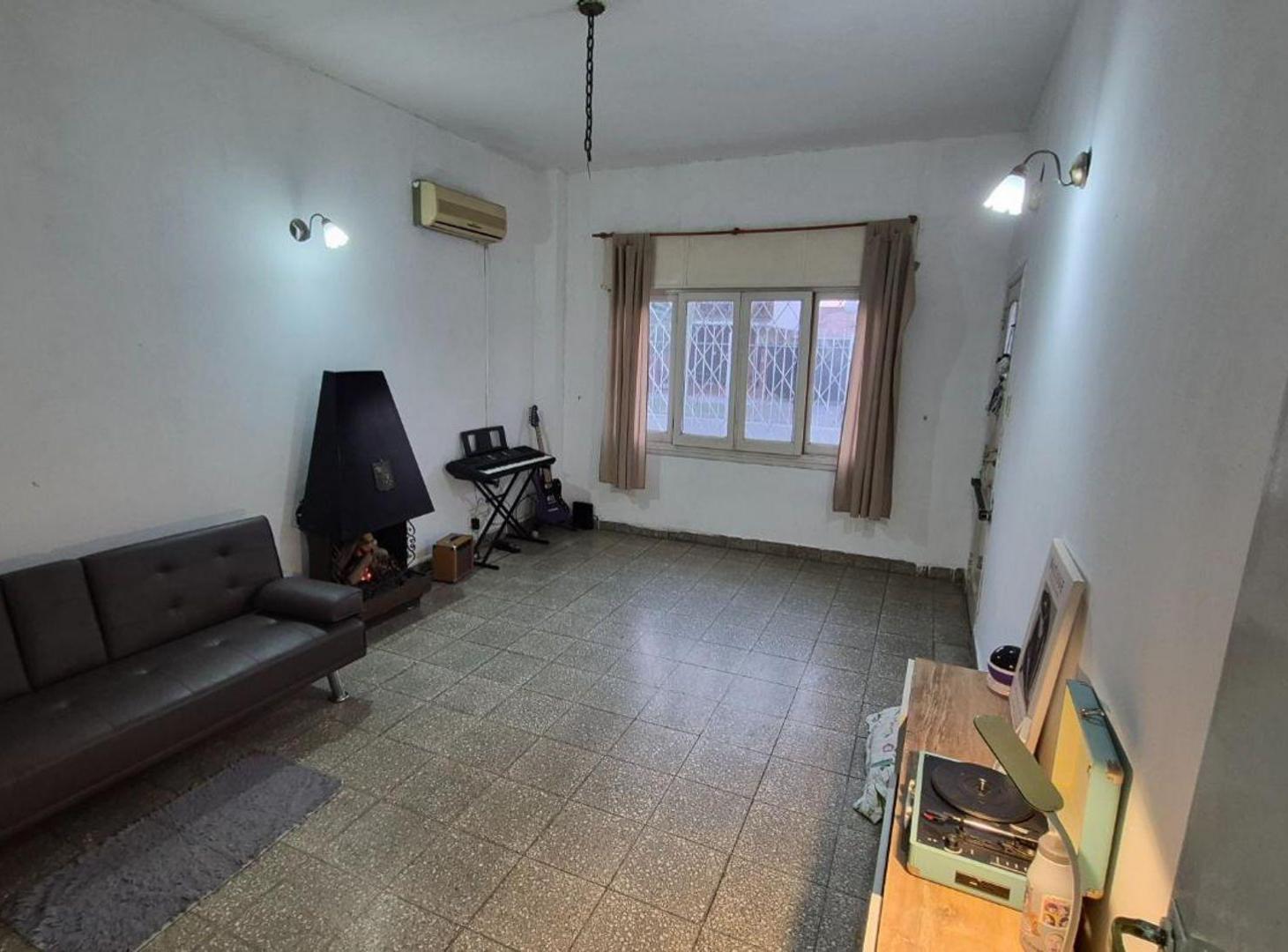 Foto de Venta Casa 3 Ambientes con Cochera en Quilmes, imagen 3