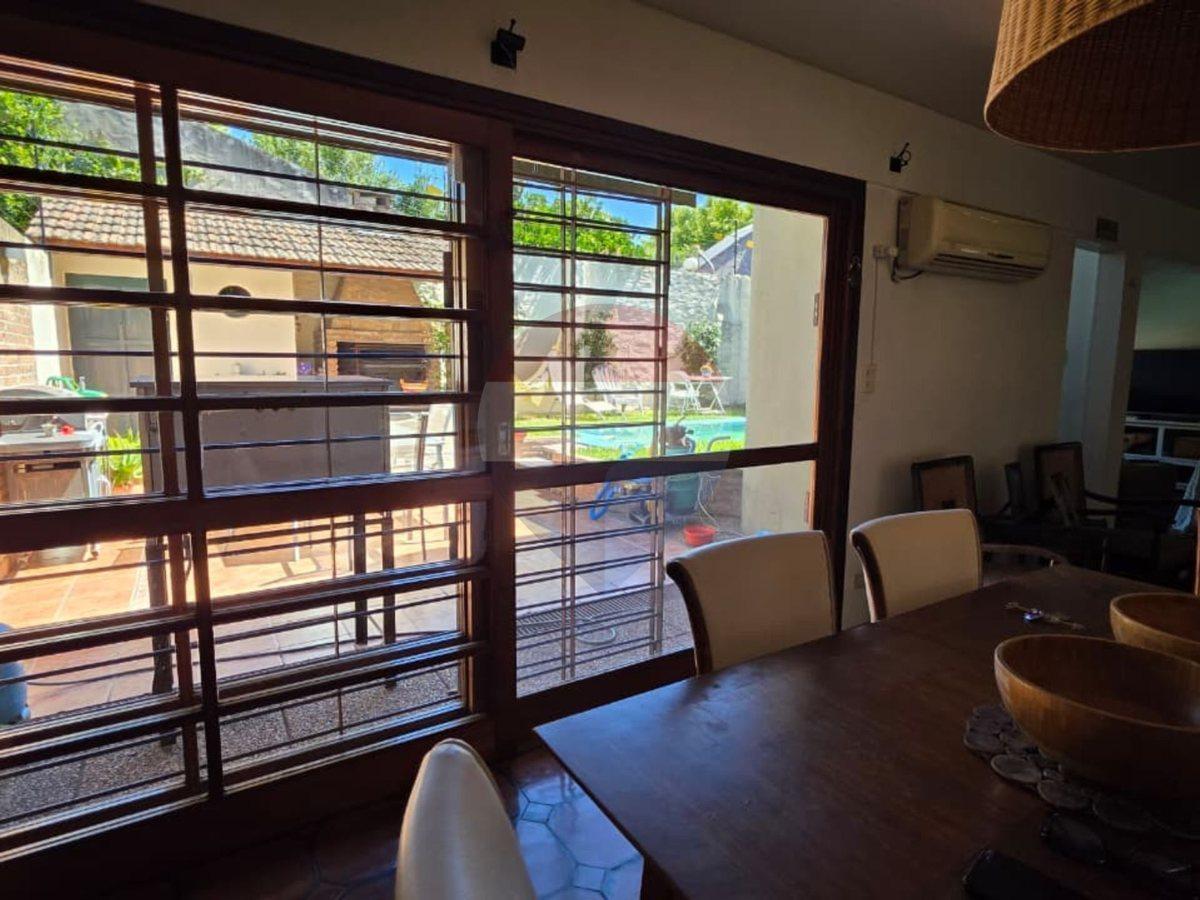 Foto de CASA VENTA BARRIO PARQUE BERNAL, imagen 2