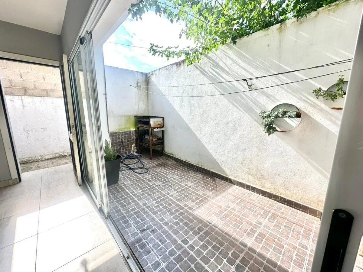 VENTA PH 3 AMBIENTES CON PATIO BERNAL 2