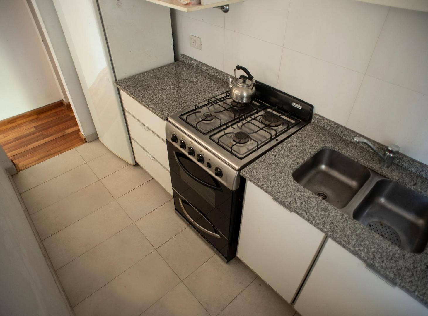 Foto de VENTA depto. 3 amb con COCHERA CUB. Bernal centro, imagen 2
