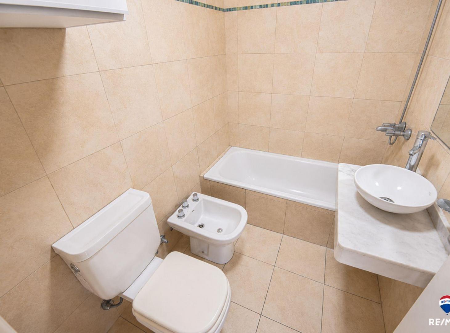 Foto de VENTA DEPTO 2 AMBIENTES CON COCHERA QUILMES CENTRO, imagen 2