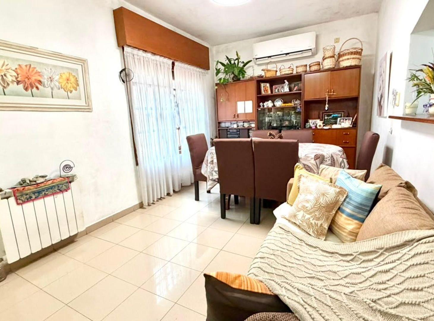 Foto de VENTA CASA 5 AMB C/ DOBLE COCHERA Y PATIO QUILMES, imagen 1