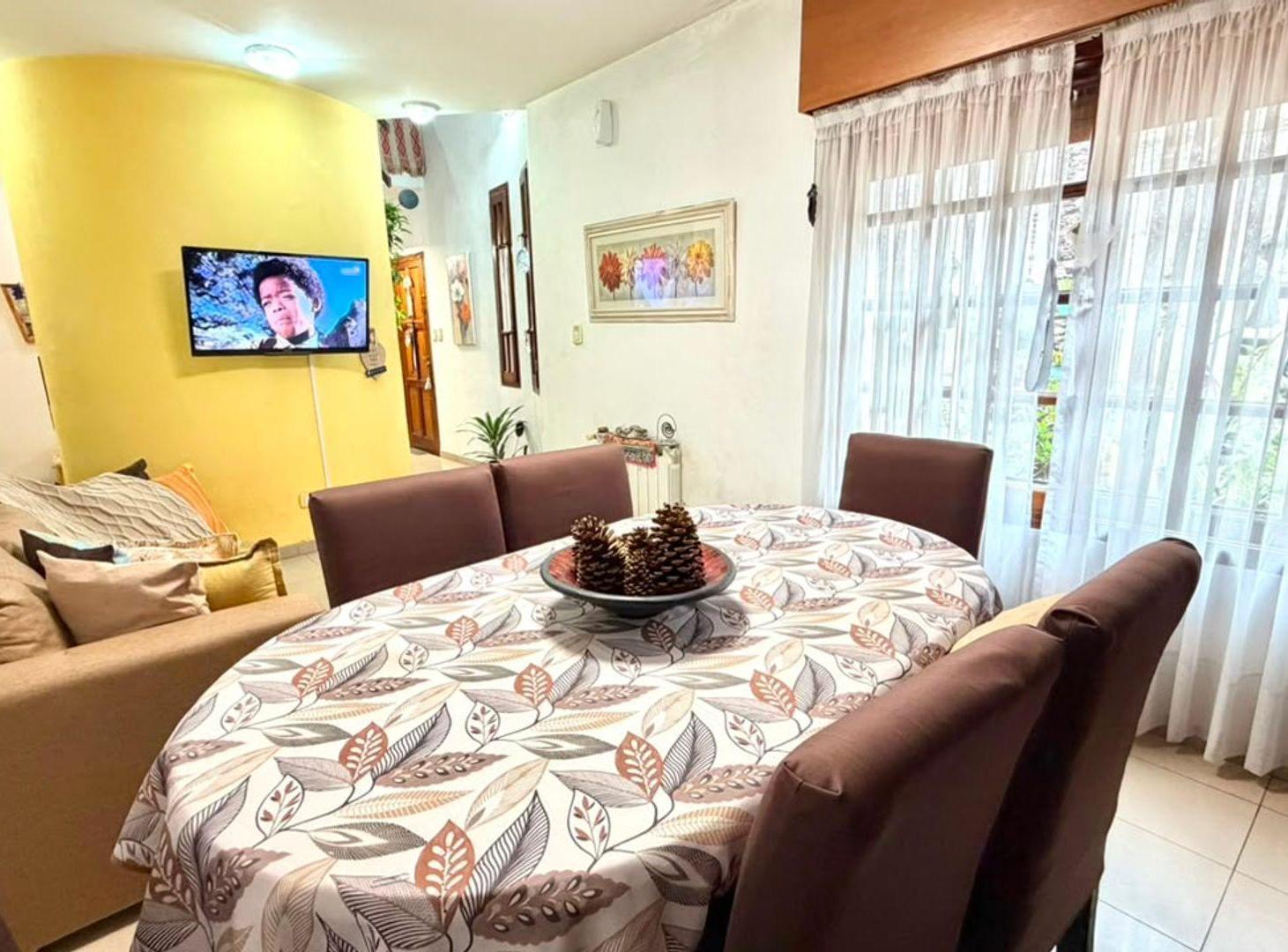 Foto de VENTA CASA 5 AMB C/ DOBLE COCHERA Y PATIO QUILMES, imagen 3
