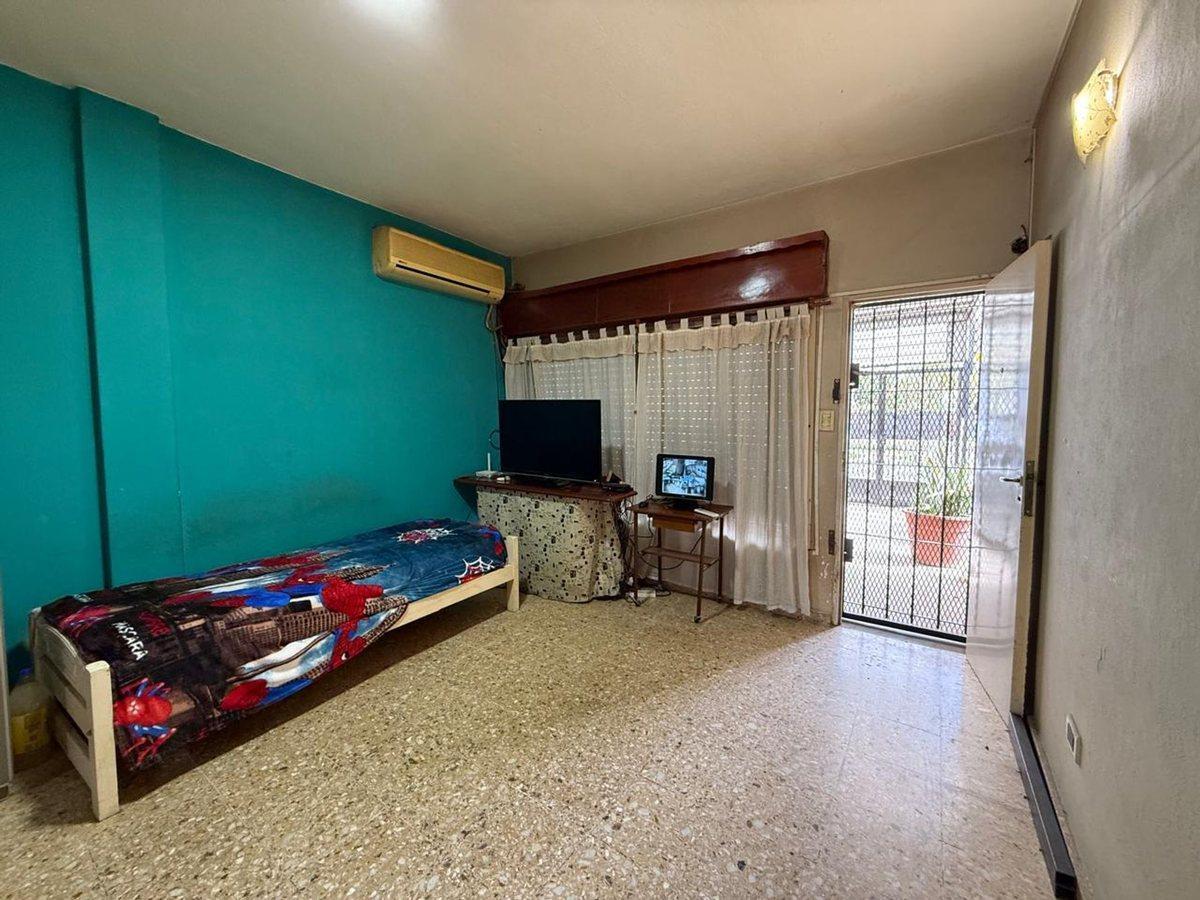 Foto de VENTA CASA 4 AMB CON COCHERA 2 AUTOS, BERAZATEGUI, imagen 2