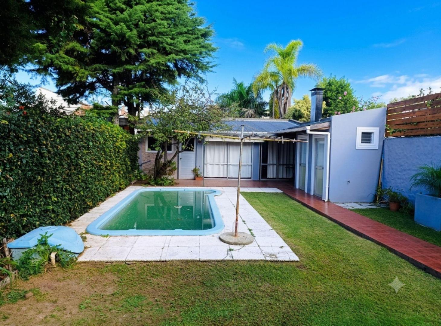 Foto de Venta Casa con pileta en Ezpeleta, imagen 2