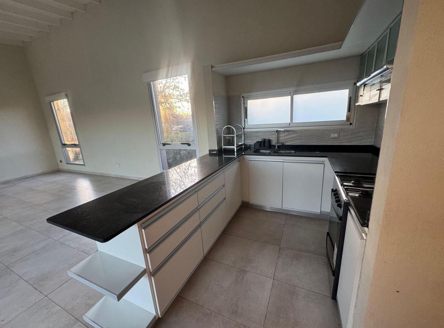 Foto de Casa 4 ambientes en venta Fincas de Hudson cochera, imagen 5