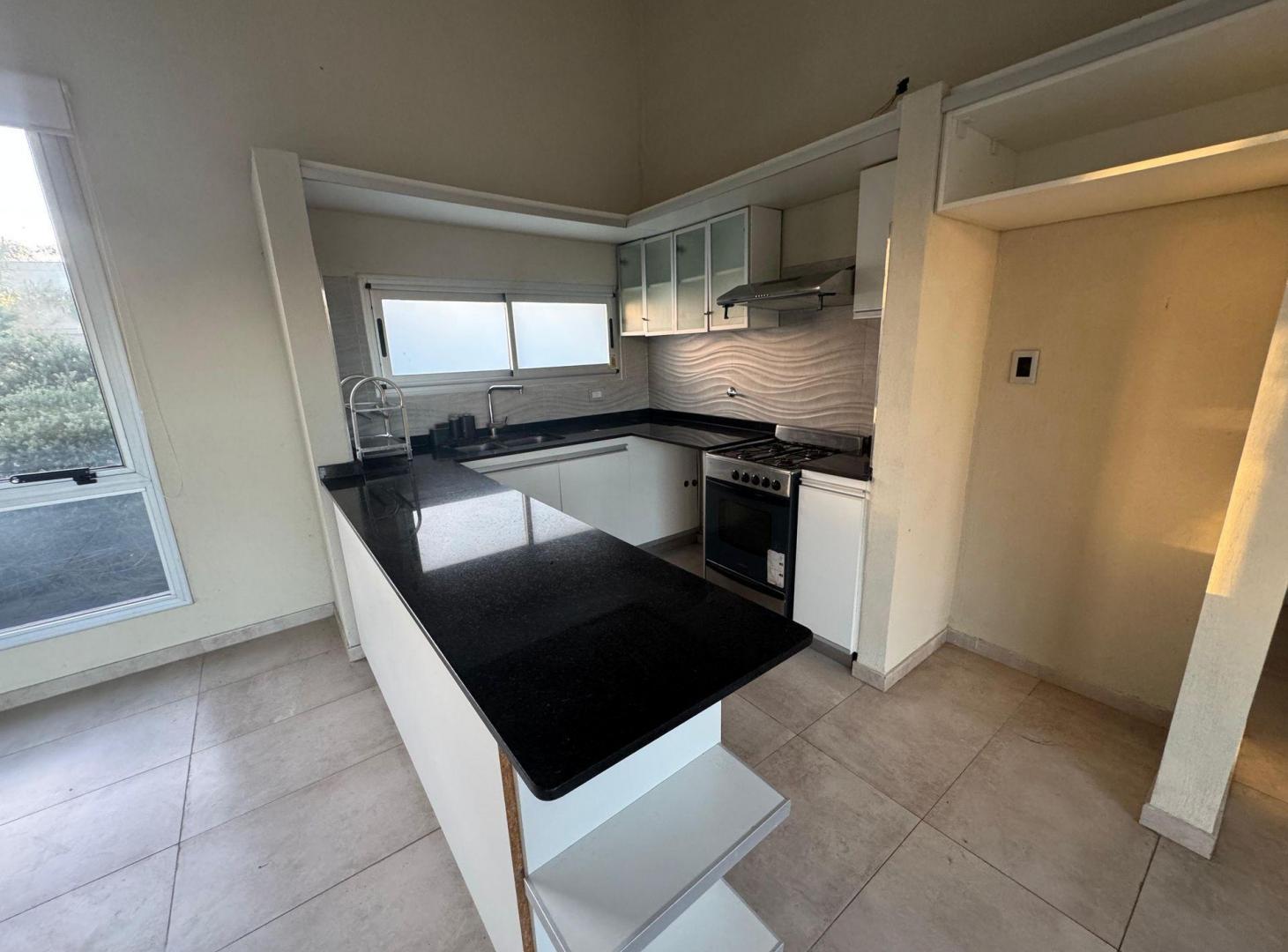 Foto de Casa 4 ambientes en venta Fincas de Hudson cochera, imagen 4