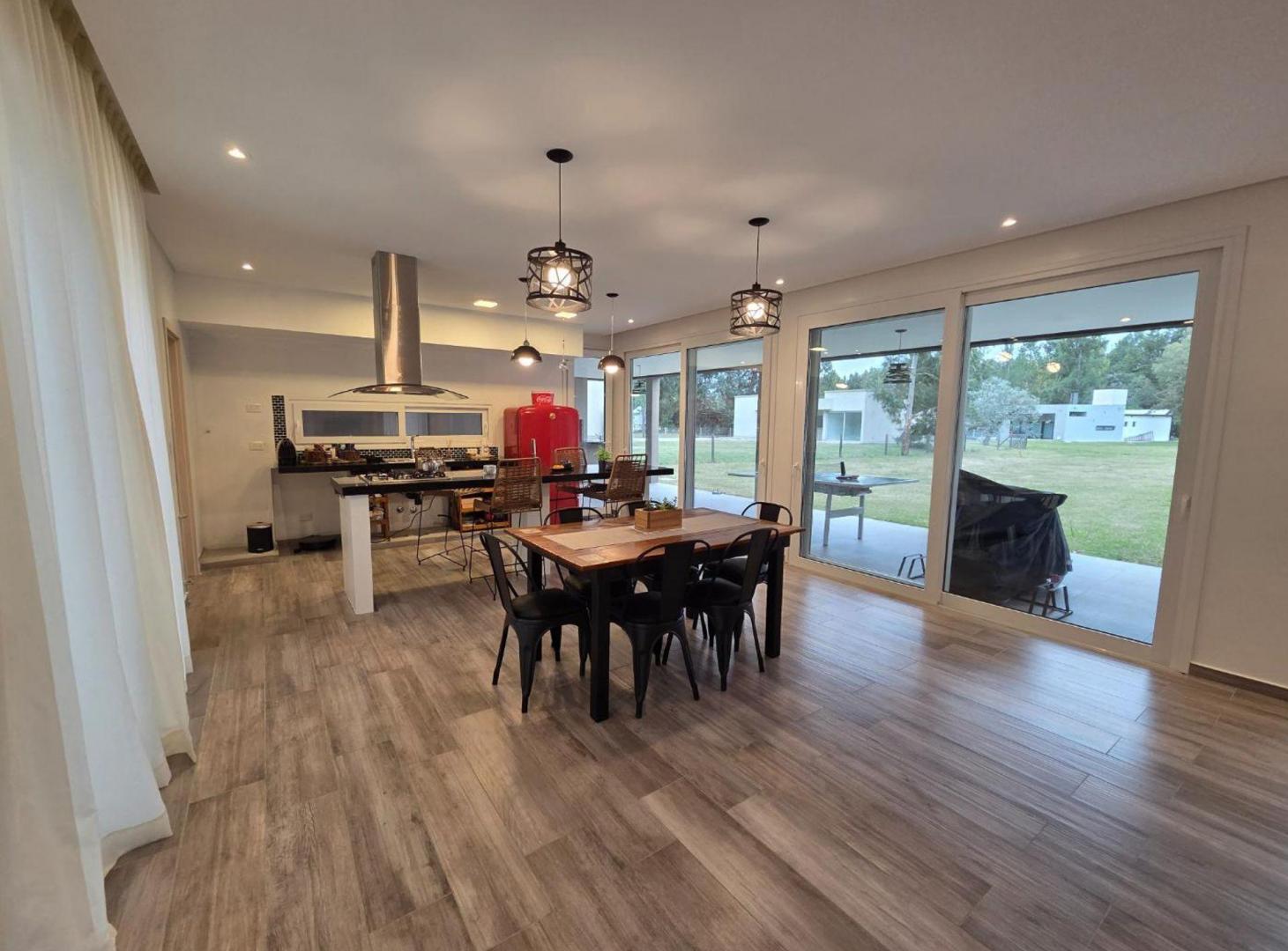 Foto de VENTA CASA 4 AMBIENTES EN MIRALAGOS 1 - LA PLATA, imagen 5
