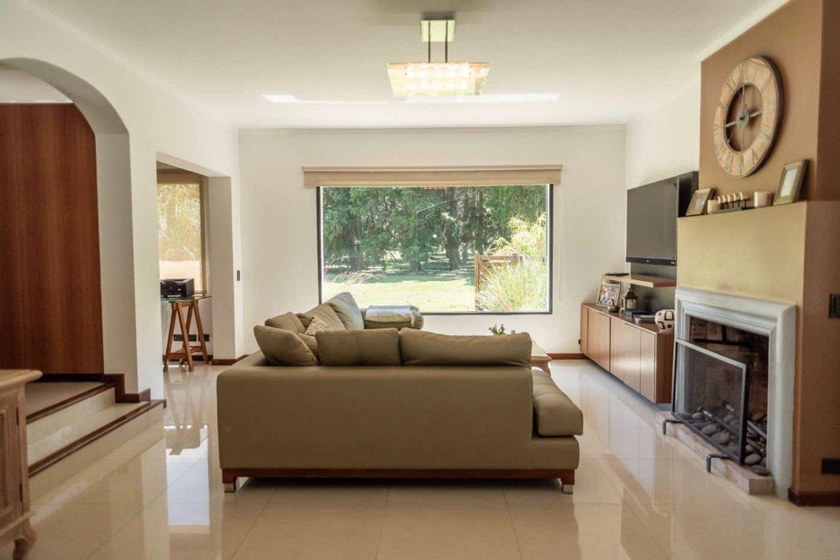 Foto de VENTA CASA 5 AMBIENTES CLUB EL CARMEN, imagen 2