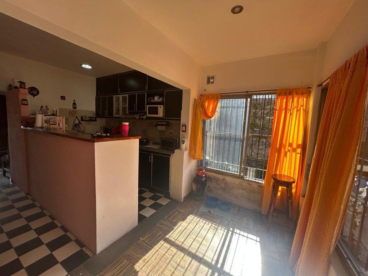 Foto de CASA EN VENTA 5 AMBIENTES CON PATIO BERNAL, imagen 1