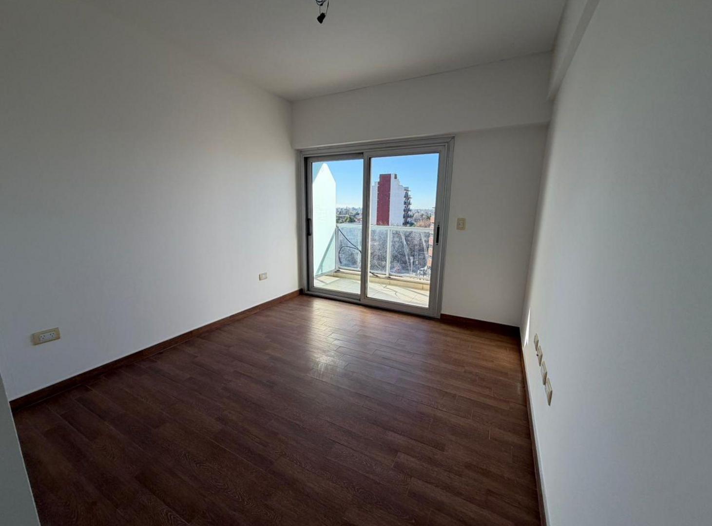 Foto de VENTA DEPARTAMENTO 3 AMBIENTES CON COCHERA VARELA, imagen 1