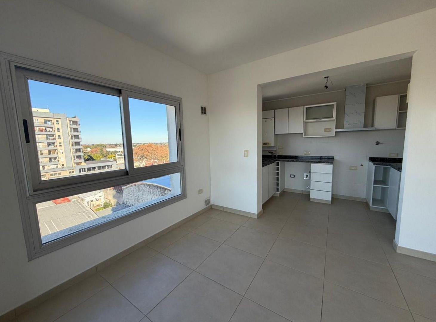 Foto de VENTA DEPARTAMENTO 3 AMBIENTES CON COCHERA VARELA, imagen 2