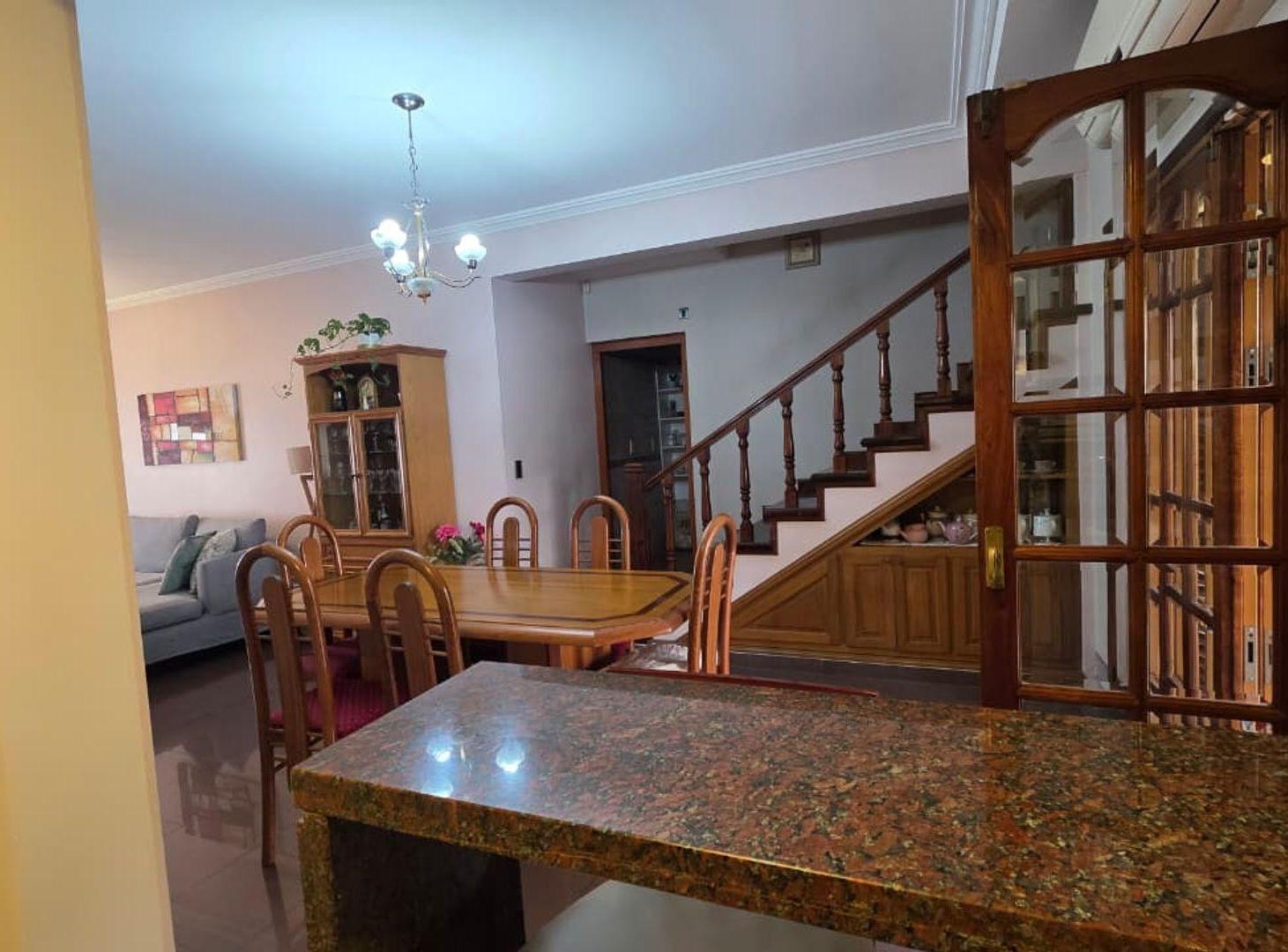 Foto de CASA EN VENTA FLORENCIO VARELA CON OFICINA, imagen 1