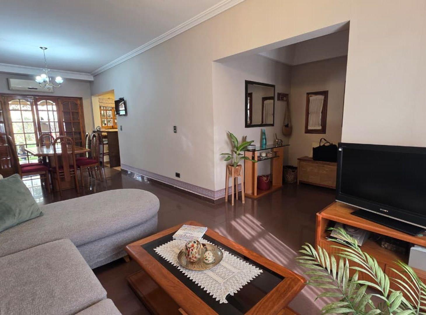 Foto de CASA EN VENTA FLORENCIO VARELA CON OFICINA, imagen 3