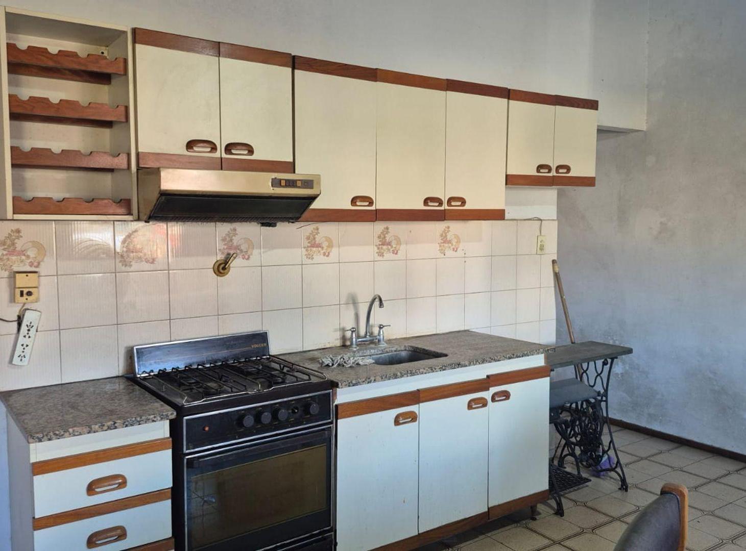 Foto de LOCALES CON DEPARTAMENTO Y CASA EN BERAZATEGUI, imagen 1