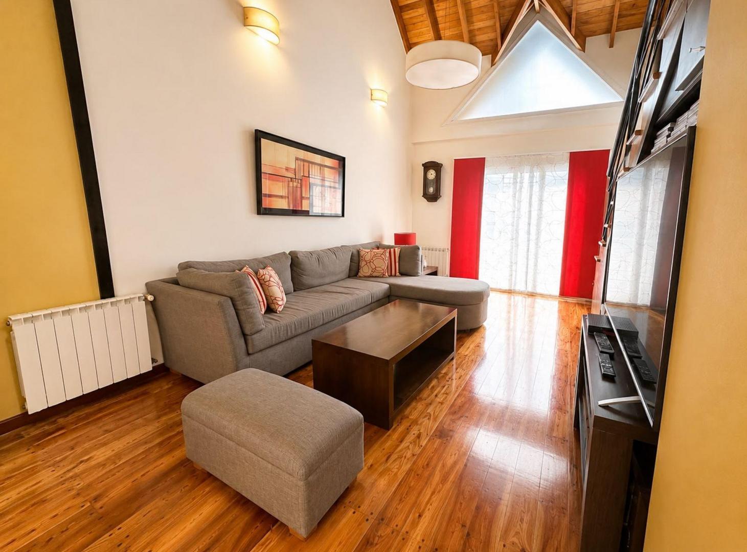 Foto de VENTA CASA 5 AMBIENTES JARDIN PILETA BERNAL CENTRO, imagen 1