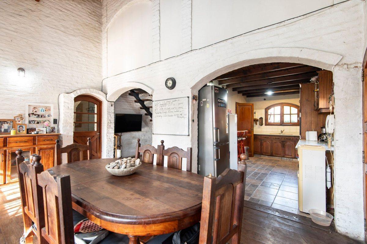 Foto de Venta Casa 5 Ambientes con Pileta en Quilmes, imagen 3