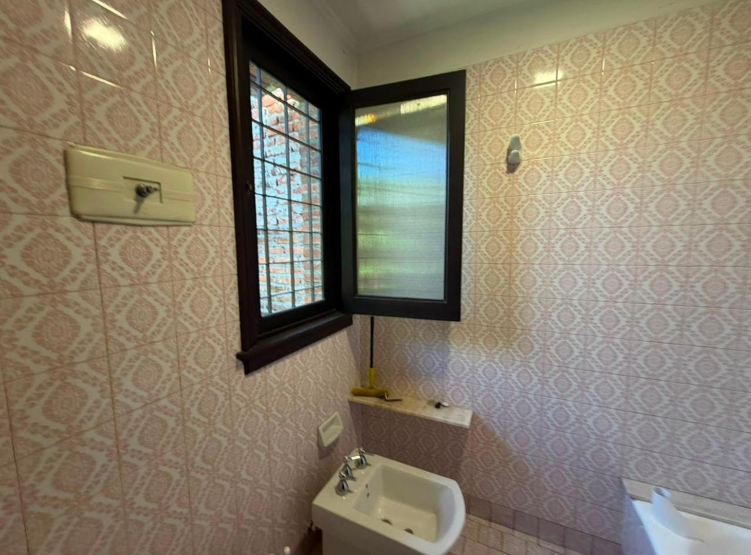 Foto de CASA EN VENTA 5 AMBIENTES QUILMES APTA CREDITO, imagen 5