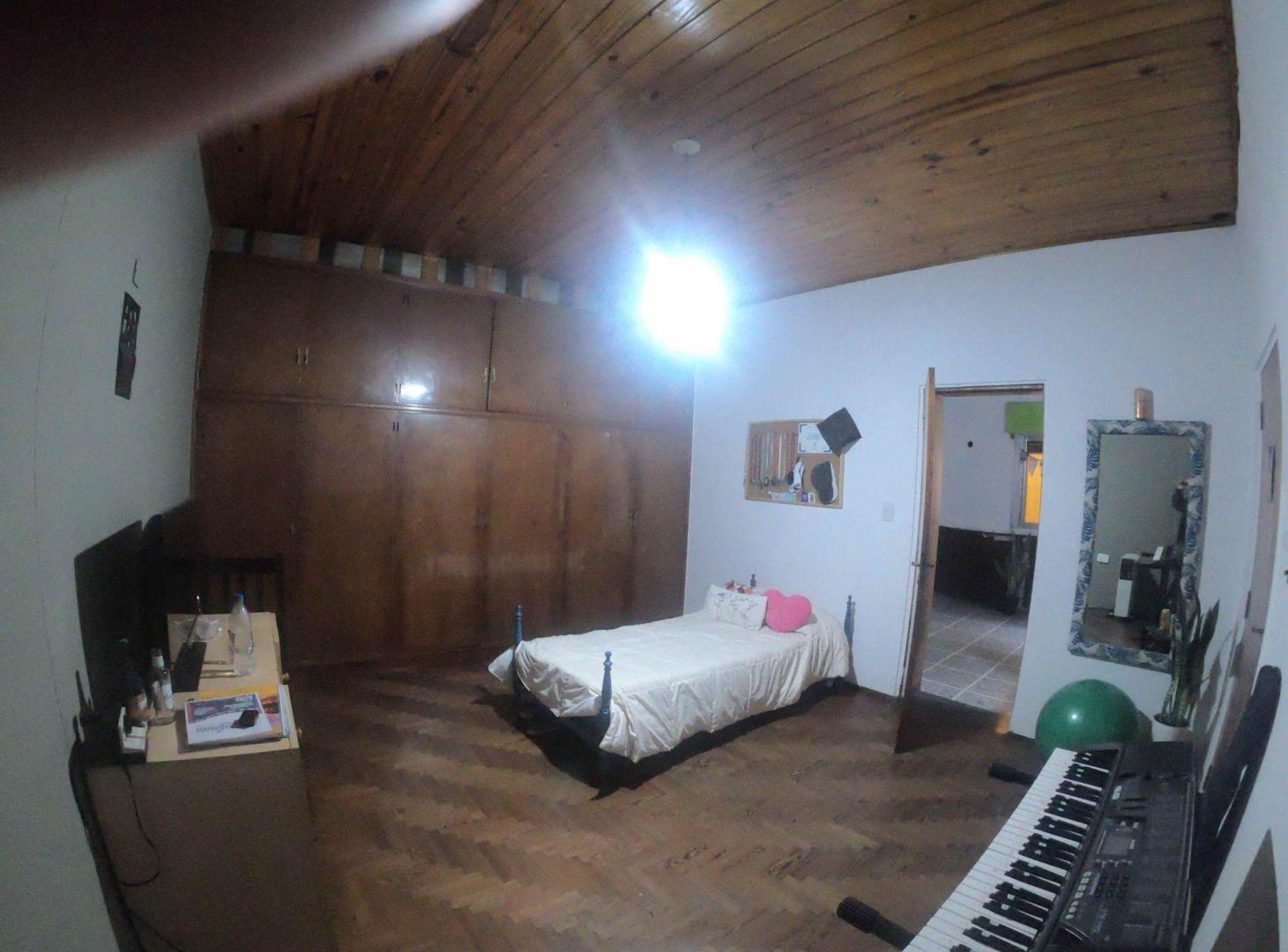 Foto de Casa 5 ambientes con cochera en Sarandi, imagen 3